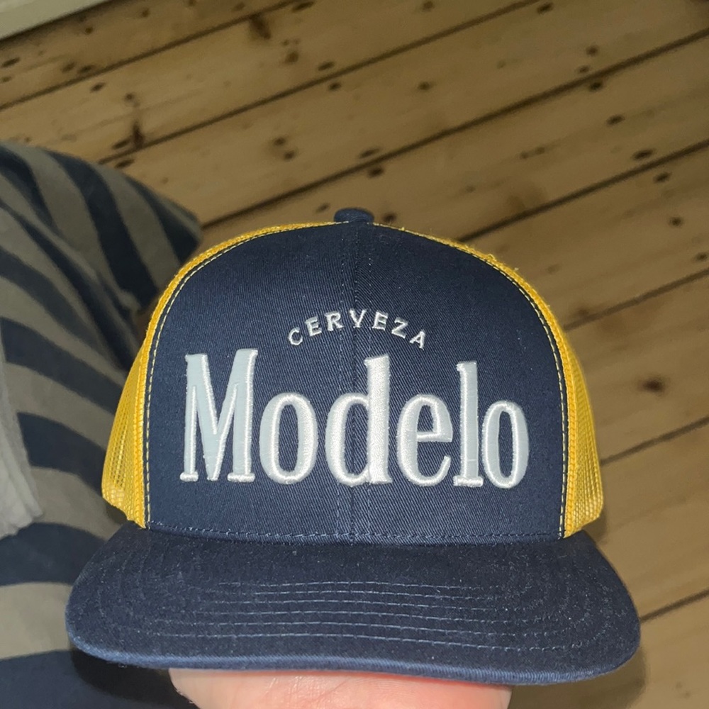 Modelo Mens Hat